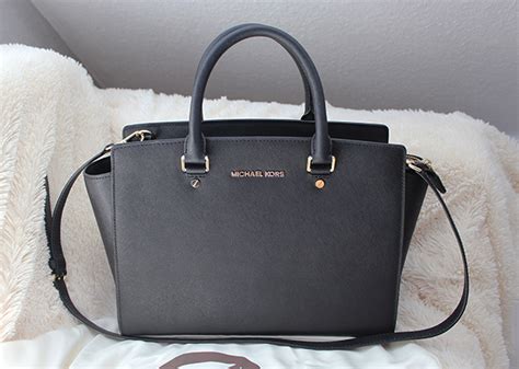 michael kors tasche schwarz beige gestreift|Michael Kors usa.